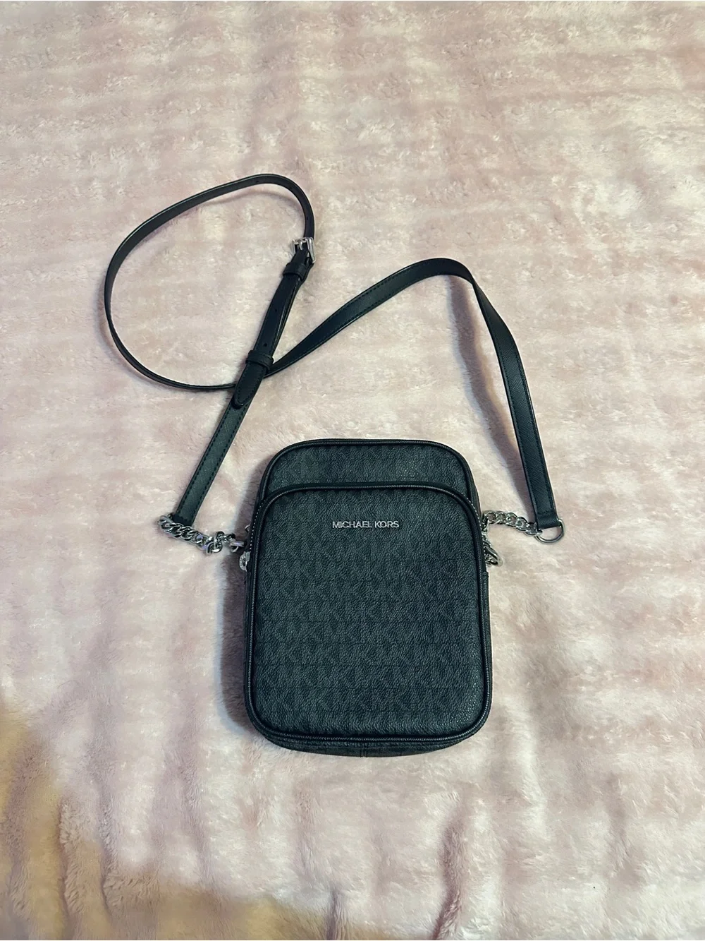 Jet Set Travel Medium Logo Crossbody Bag